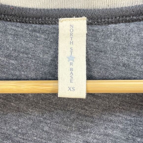 North Star Base Gray Beige Hi-Low Hem Long Sleeve V-Neck T-Shirt Bundle of 2 XS - Picture 3 of 13